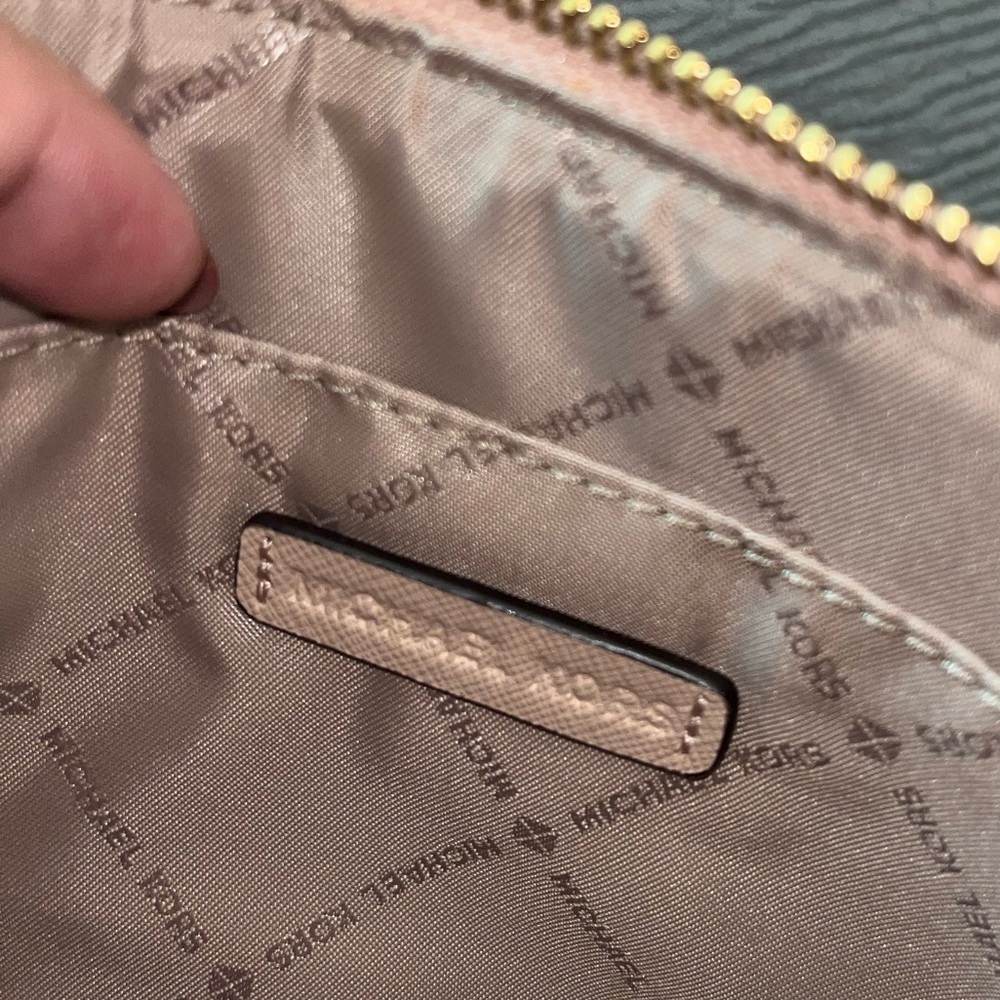 Michael Kors Giftables XL Zip Clutch Bag Saffiano Leather “Ballet” Heart Studs - Picture 7 of 12